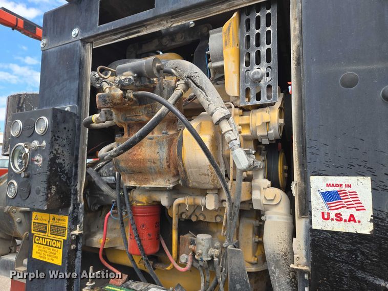 image for item EN8438 2016 International 4300 pothole patcher truck