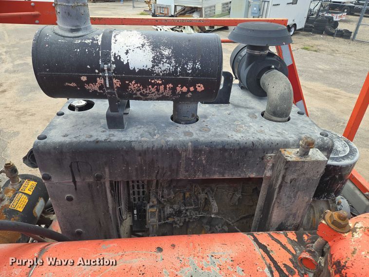 image for item EN8438 2016 International 4300 pothole patcher truck