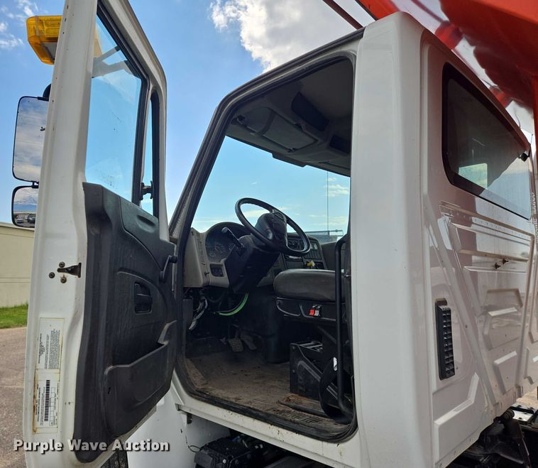 image for item EN8438 2016 International 4300 pothole patcher truck