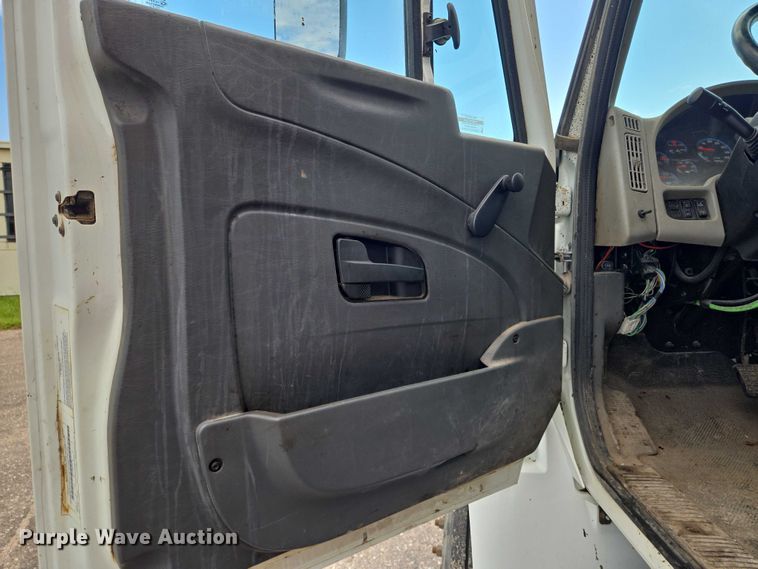 image for item EN8438 2016 International 4300 pothole patcher truck