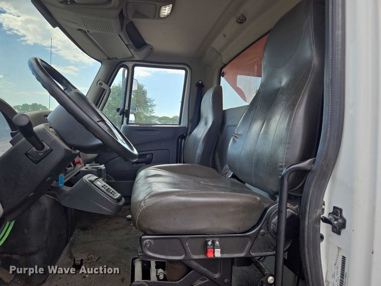 image for item EN8438 2016 International 4300 pothole patcher truck