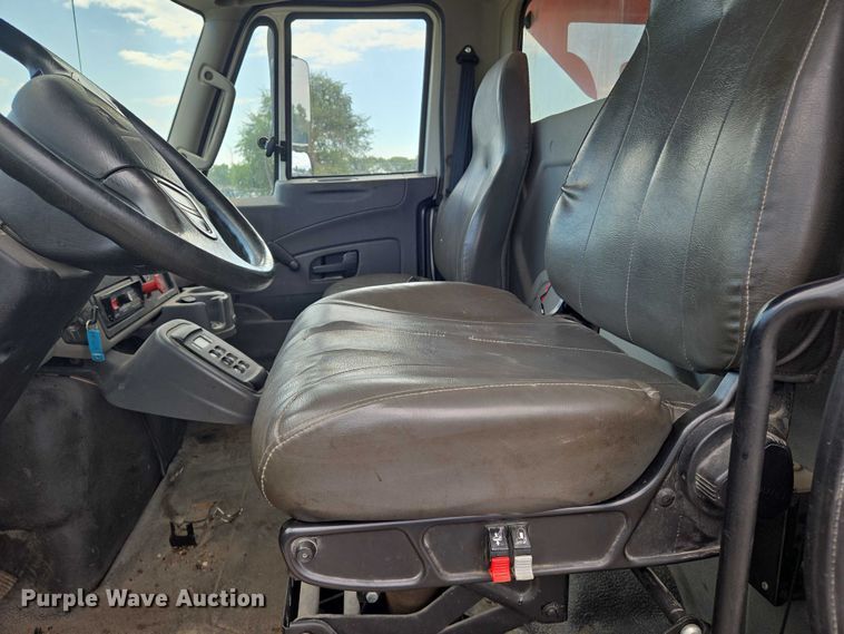 image for item EN8438 2016 International 4300 pothole patcher truck