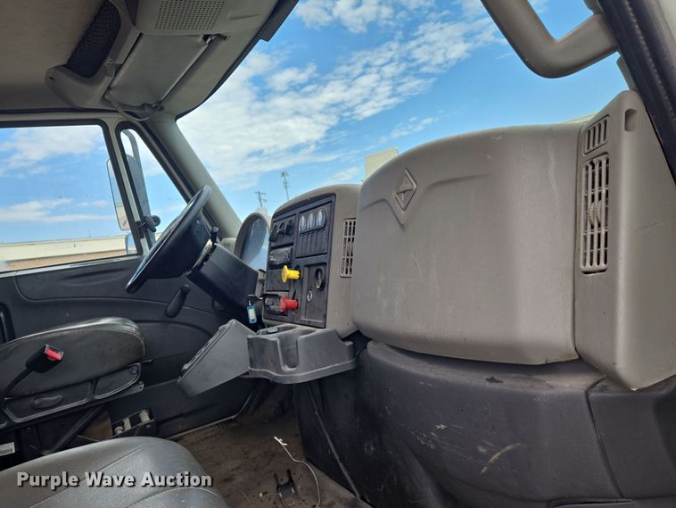 image for item EN8438 2016 International 4300 pothole patcher truck