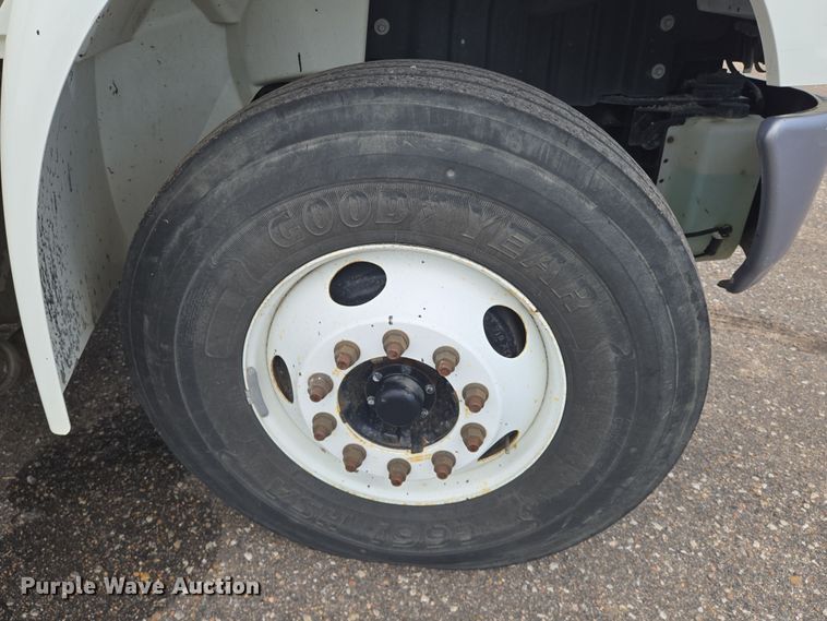 image for item EN8438 2016 International 4300 pothole patcher truck