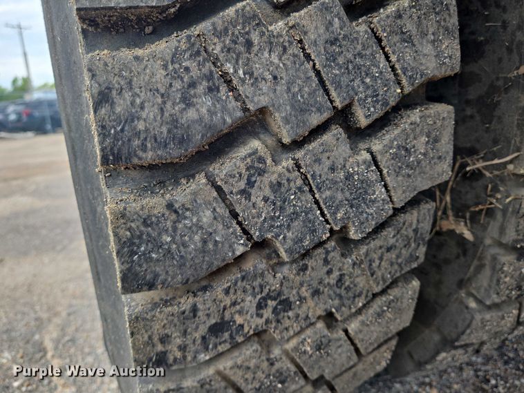 image for item EN8438 2016 International 4300 pothole patcher truck