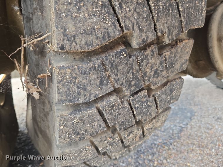 image for item EN8438 2016 International 4300 pothole patcher truck