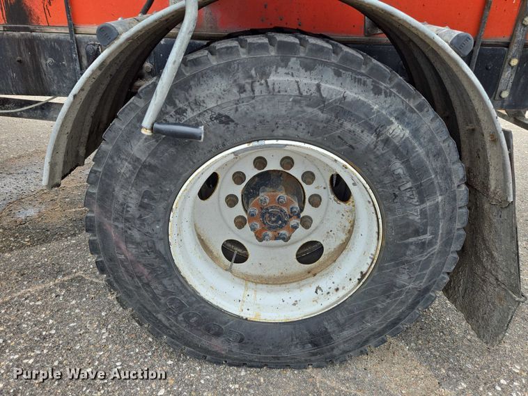 image for item EN8438 2016 International 4300 pothole patcher truck