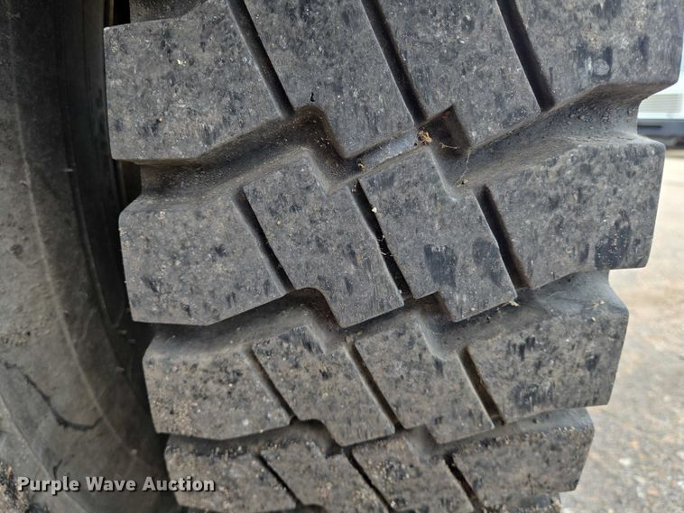 image for item EN8438 2016 International 4300 pothole patcher truck