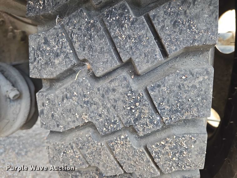 image for item EN8438 2016 International 4300 pothole patcher truck