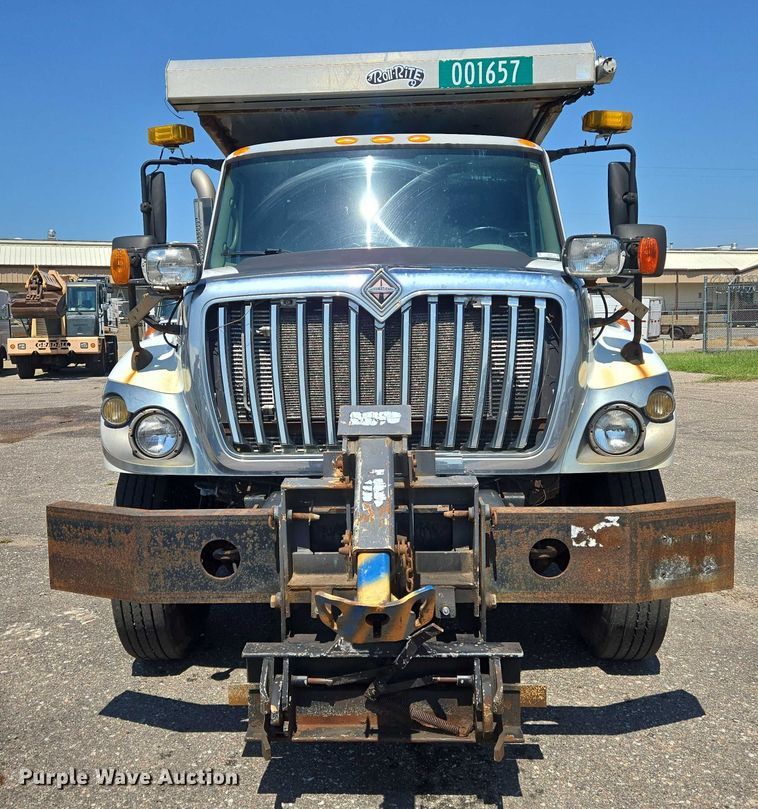 image for item EN8439 2008 International  WorkStar 7400 dump truck