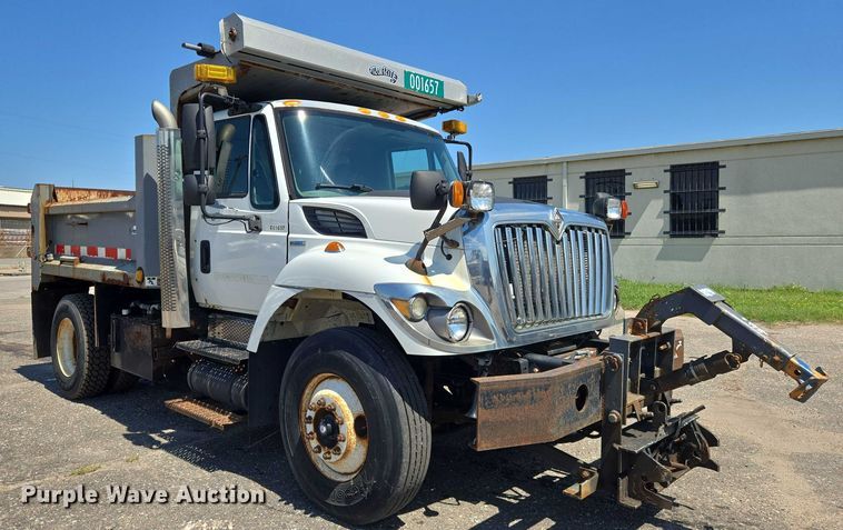 image for item EN8439 2008 International  WorkStar 7400 dump truck