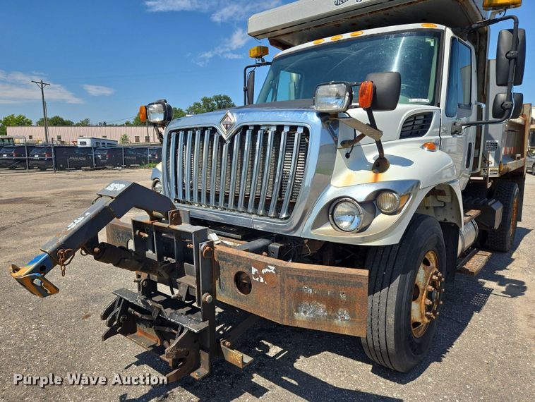 image for item EN8439 2008 International  WorkStar 7400 dump truck