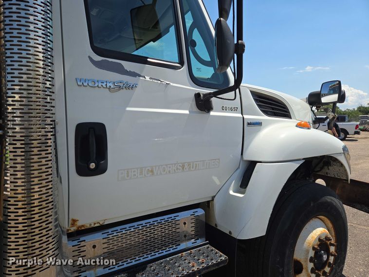 image for item EN8439 2008 International  WorkStar 7400 dump truck