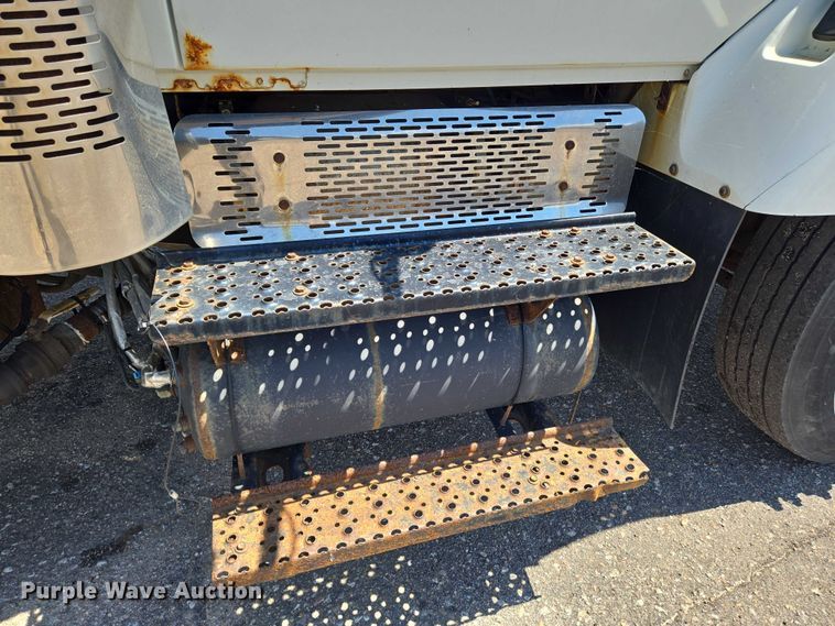 image for item EN8439 2008 International  WorkStar 7400 dump truck