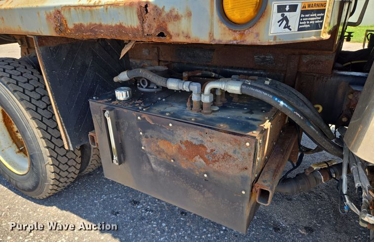 image for item EN8439 2008 International  WorkStar 7400 dump truck