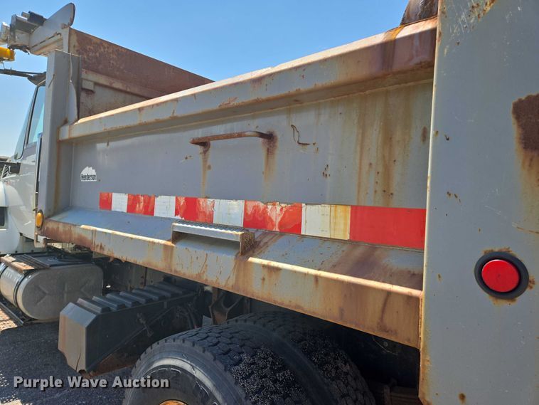 image for item EN8439 2008 International  WorkStar 7400 dump truck