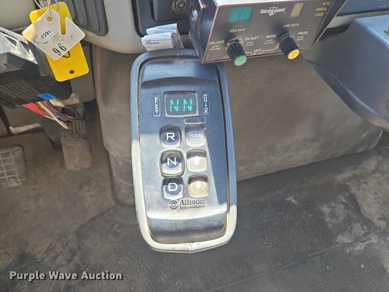 image for item EN8439 2008 International  WorkStar 7400 dump truck