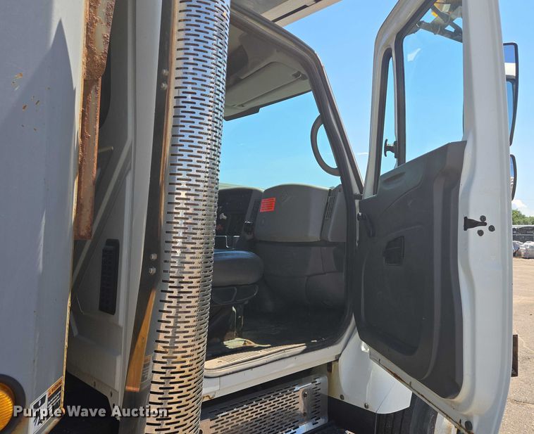 image for item EN8439 2008 International  WorkStar 7400 dump truck