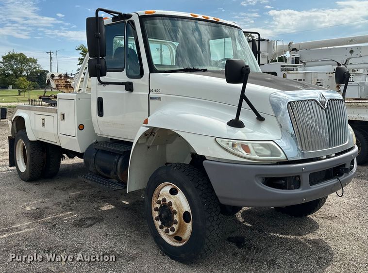 image for item EN8441 2009 International DuraStar 4300 tow truck