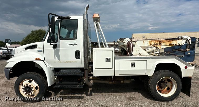 image for item EN8441 2009 International DuraStar 4300 tow truck