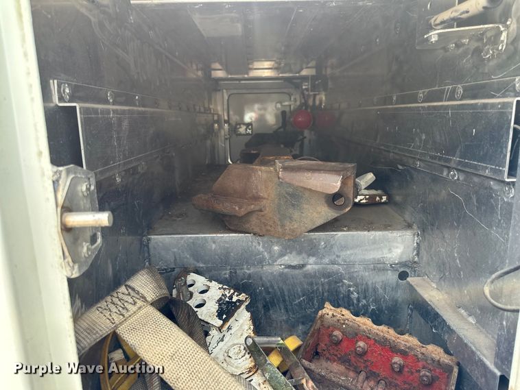 image for item EN8441 2009 International DuraStar 4300 tow truck