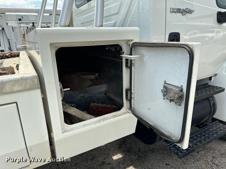 image for item EN8441 2009 International DuraStar 4300 tow truck