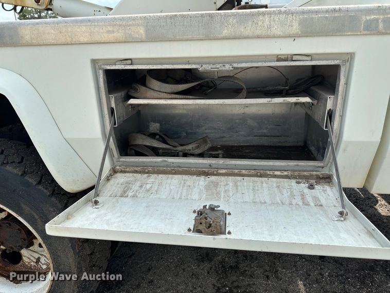 image for item EN8441 2009 International DuraStar 4300 tow truck