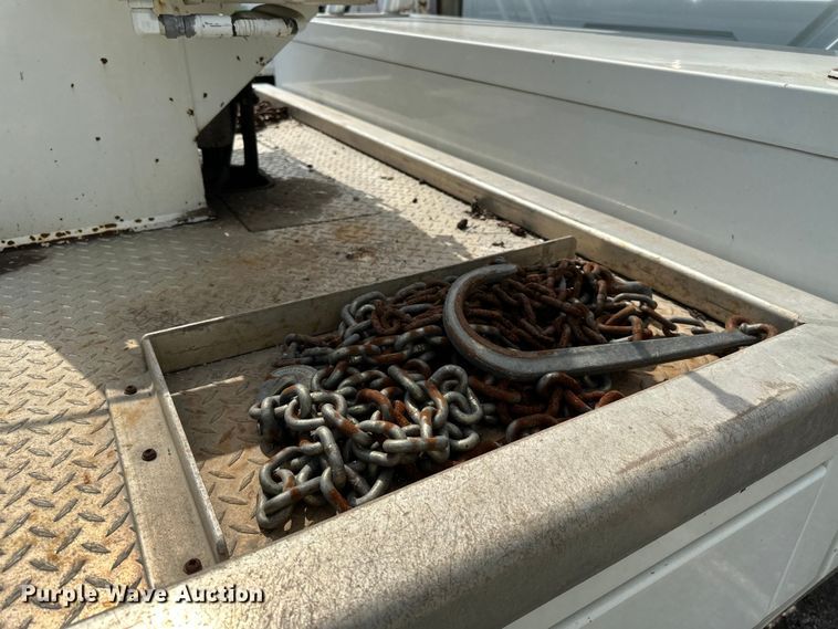 image for item EN8441 2009 International DuraStar 4300 tow truck