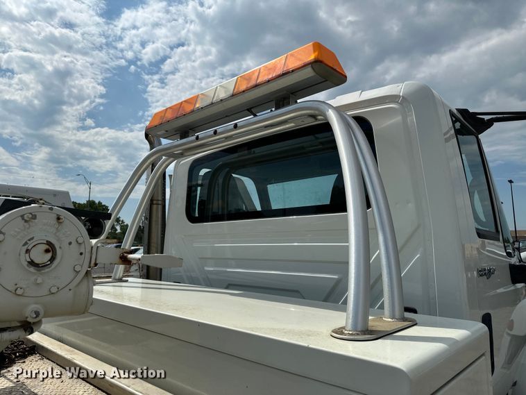 image for item EN8441 2009 International DuraStar 4300 tow truck