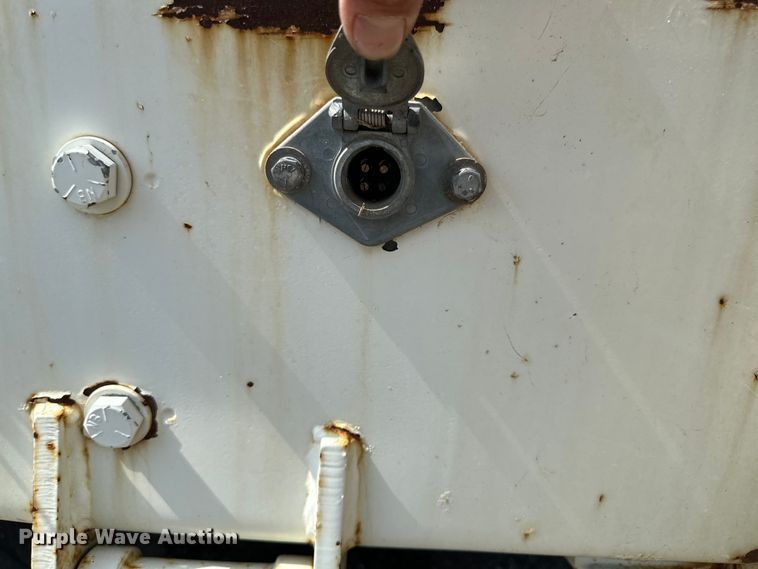 image for item EN8441 2009 International DuraStar 4300 tow truck