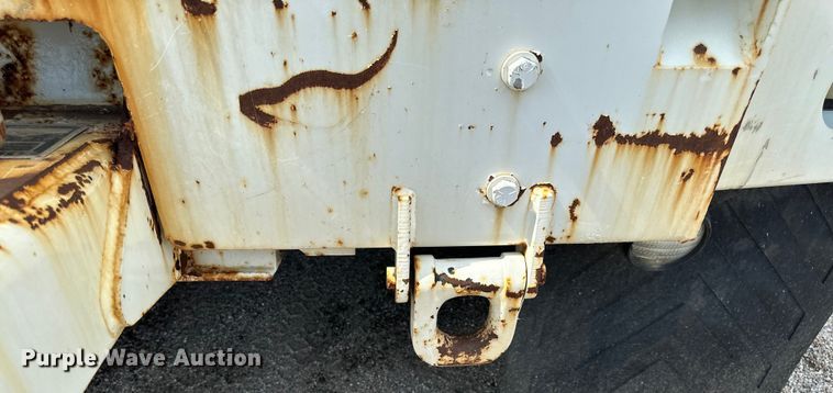 image for item EN8441 2009 International DuraStar 4300 tow truck