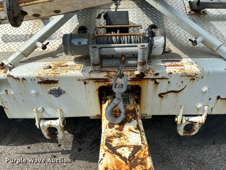 image for item EN8441 2009 International DuraStar 4300 tow truck