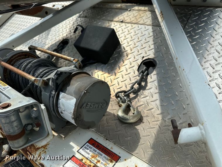 image for item EN8441 2009 International DuraStar 4300 tow truck