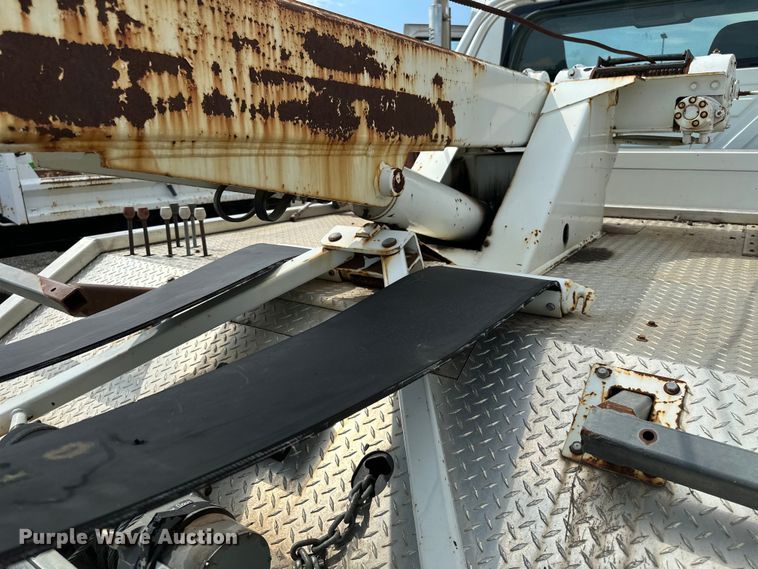 image for item EN8441 2009 International DuraStar 4300 tow truck