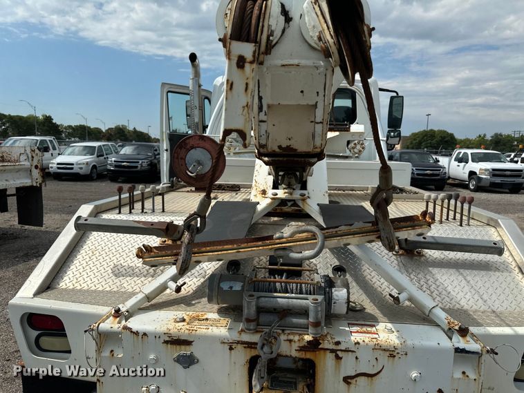 image for item EN8441 2009 International DuraStar 4300 tow truck