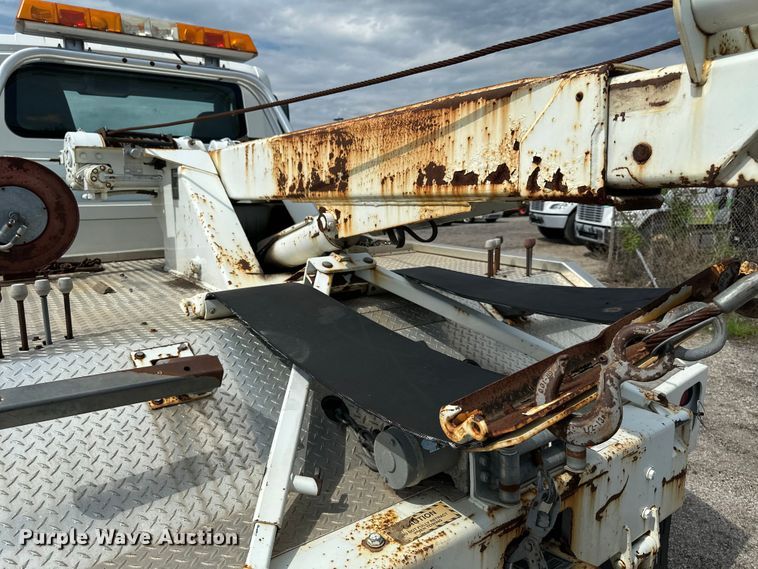 image for item EN8441 2009 International DuraStar 4300 tow truck