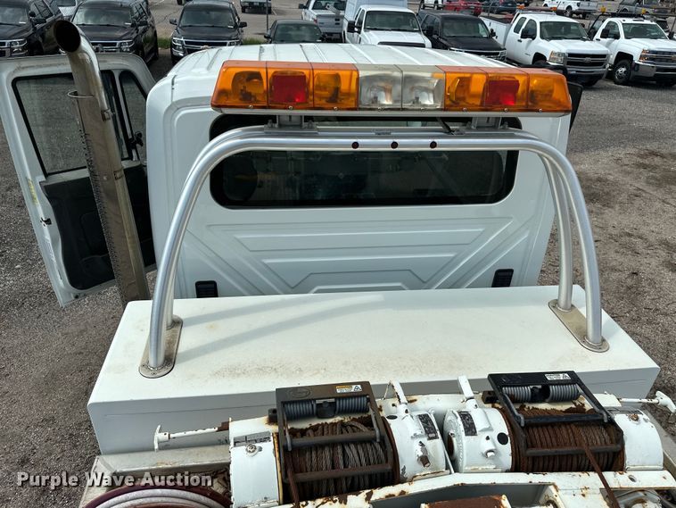 image for item EN8441 2009 International DuraStar 4300 tow truck