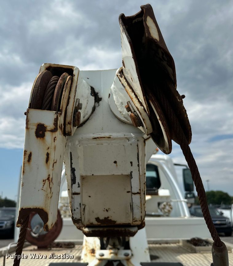 image for item EN8441 2009 International DuraStar 4300 tow truck