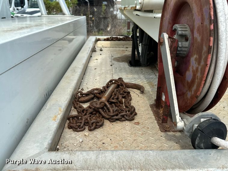 image for item EN8441 2009 International DuraStar 4300 tow truck