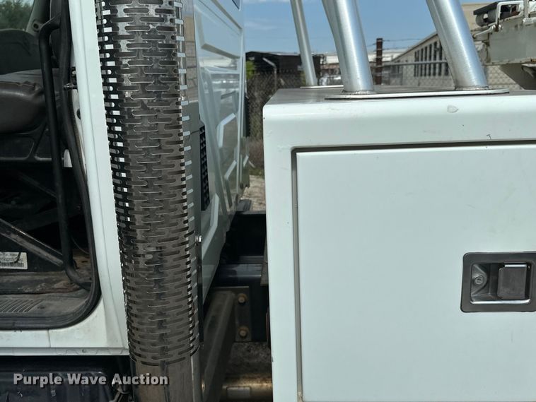 image for item EN8441 2009 International DuraStar 4300 tow truck