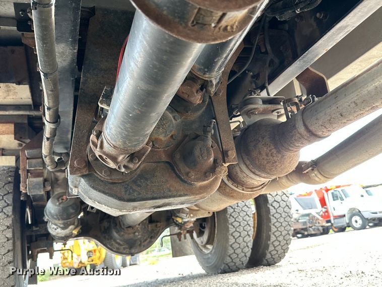 image for item EN8441 2009 International DuraStar 4300 tow truck