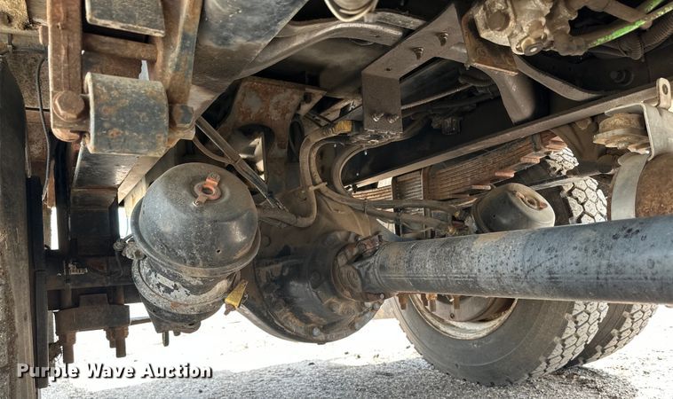 image for item EN8441 2009 International DuraStar 4300 tow truck