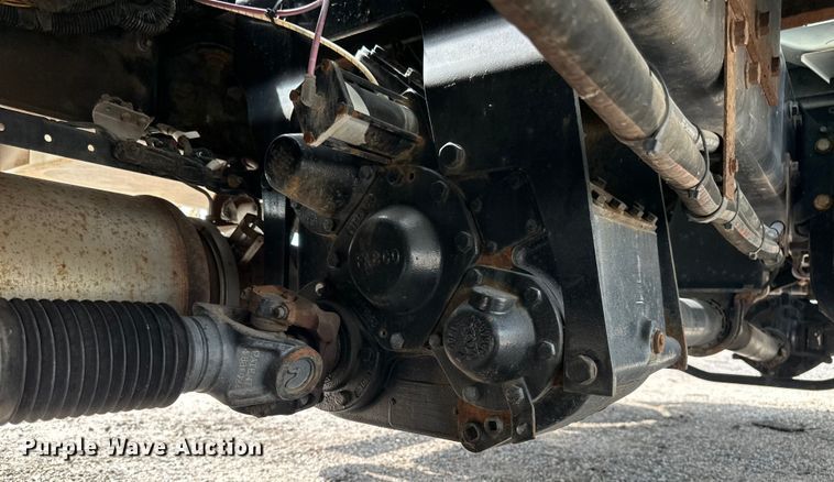 image for item EN8441 2009 International DuraStar 4300 tow truck