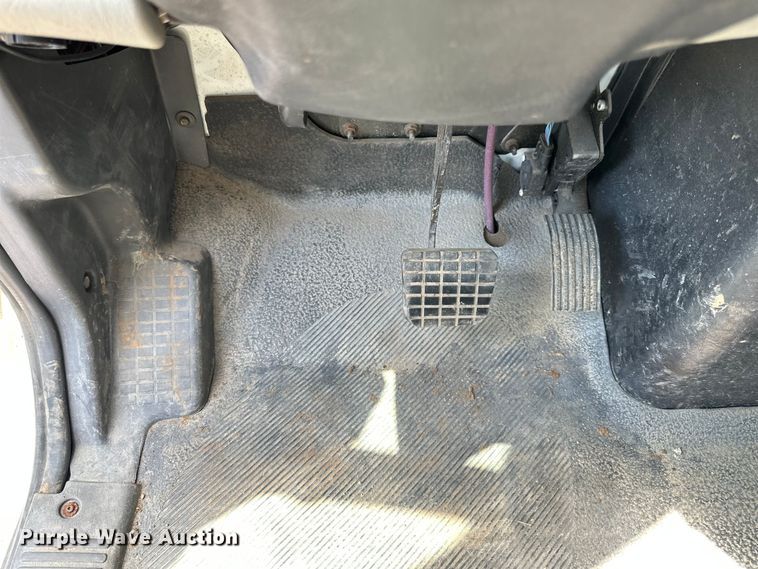 image for item EN8441 2009 International DuraStar 4300 tow truck