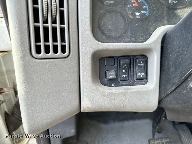 image for item EN8441 2009 International DuraStar 4300 tow truck