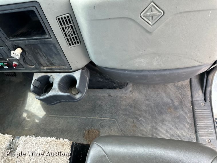 image for item EN8441 2009 International DuraStar 4300 tow truck