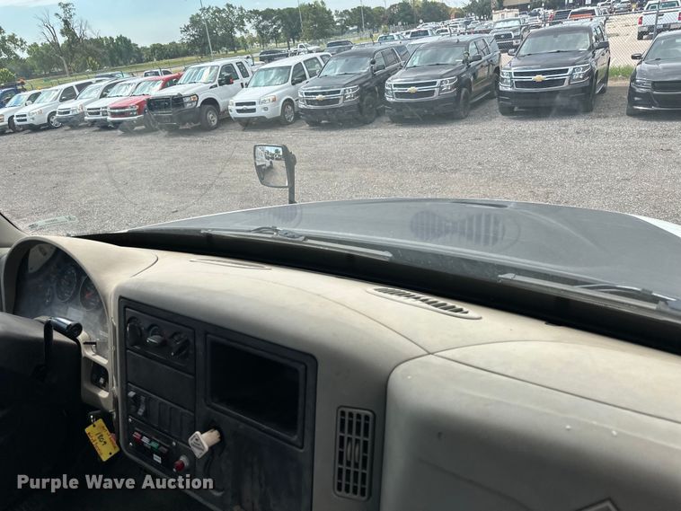 image for item EN8441 2009 International DuraStar 4300 tow truck