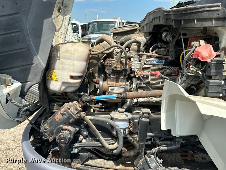 image for item EN8441 2009 International DuraStar 4300 tow truck