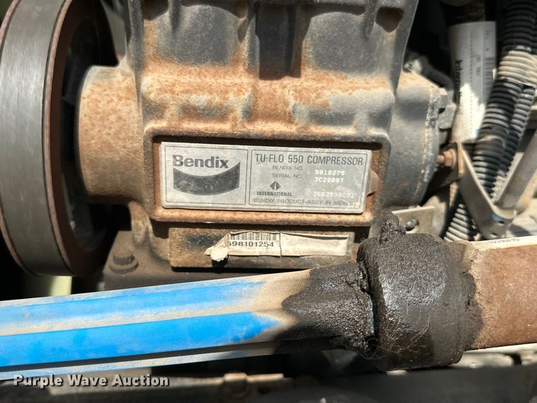 image for item EN8441 2009 International DuraStar 4300 tow truck