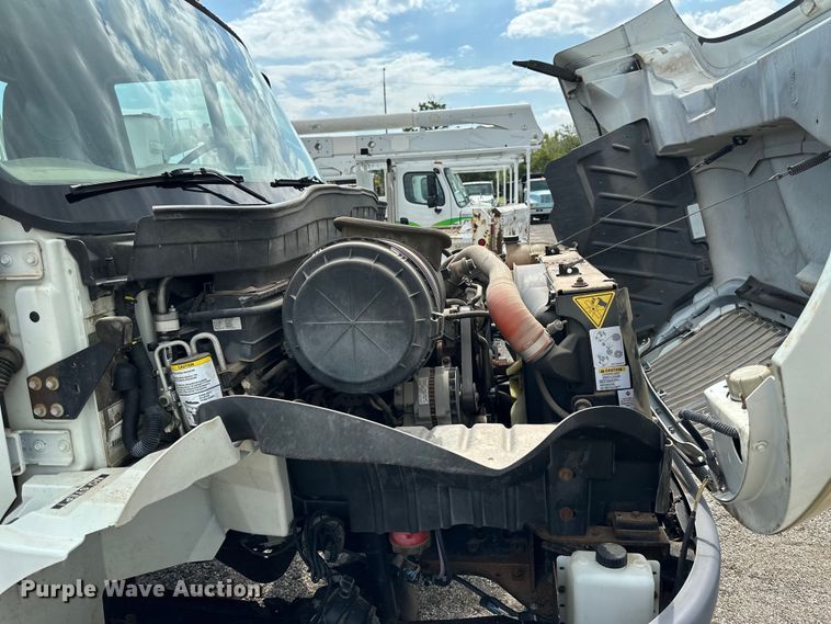 image for item EN8441 2009 International DuraStar 4300 tow truck